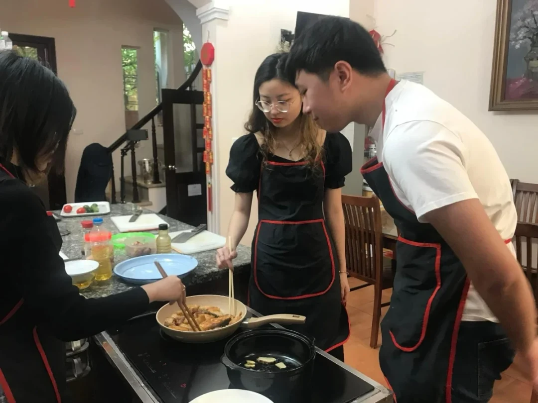 Lớp học nấu ăn cuối tuần cùng bạn bè